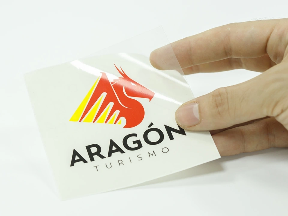 adhesivos en rollo vs adhesivos troquelados
